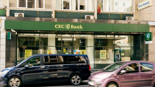 CEC Bank lansează cardul multicurrency, care oferă acces la contul în lei, euro şi în alte 8 valute