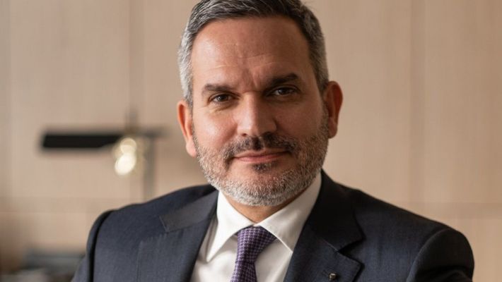 Românii au încredere în AI. Banca Transilvania spune că a crescut numărul clienților care vorbesc cu robotul băncii: acesta folosește „un creier” de la Microsoft