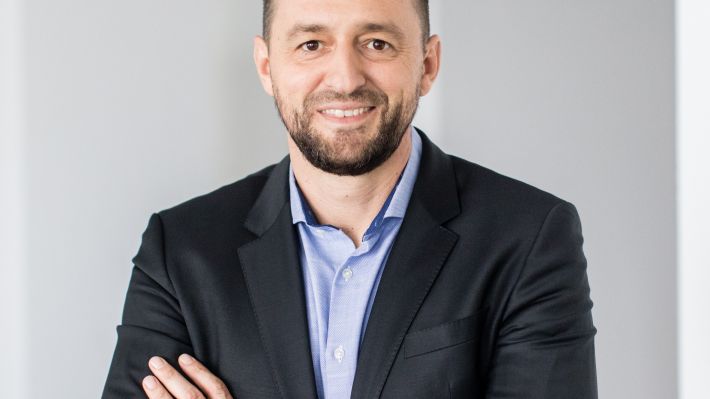 Raiffeisen Bank România și-a refăcut fluxul de înrolare clienți, care durează acum în medie 8 minute