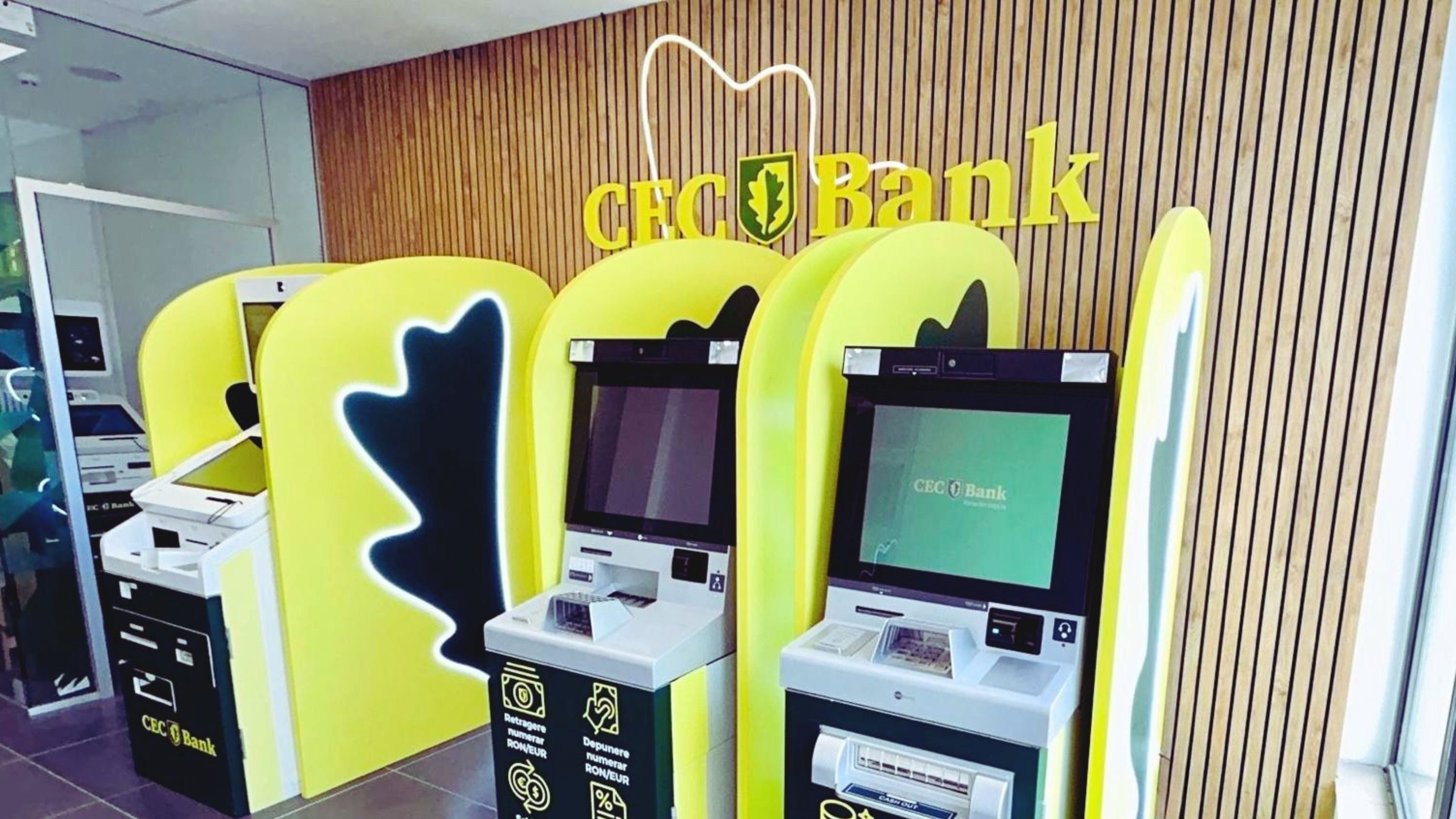 CEC lansează un nou tip de agenție bancară: Clienții fac operațiuni singuri, dar pot primi ajutor video de la distanță