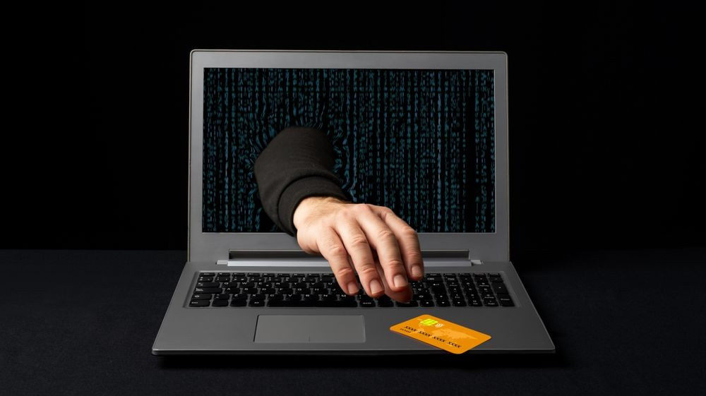 Experții avertizează că și hackerii așteaptă Black Friday. Trebuie să fim atenți la site-urile clonate și la ofertele bombă