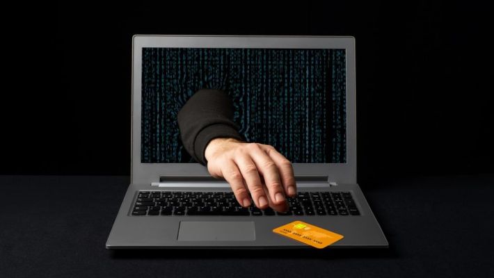 Experții avertizează că și hackerii așteaptă Black Friday. Trebuie să fim atenți la site-urile clonate și la ofertele bombă