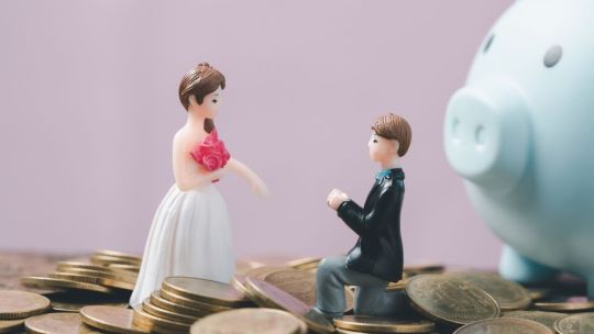 Relația românului cu împrumuturile: „Nu te căsătorești cu un credit”, te desparți de el pentru o rată mai mică