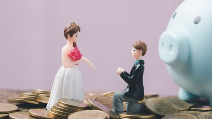 Relația românului cu împrumuturile: „Nu te căsătorești cu un credit”, te desparți de el pentru o rată mai mică