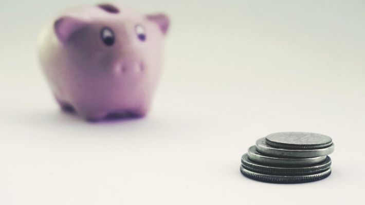 Jumătate dintre români cred că băncile trebuie să îi protejeze