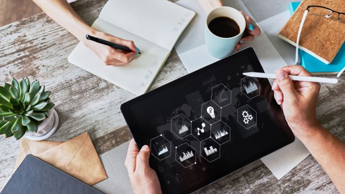 Cum se pot pregăti organizațiile pentru viitor: 3 beneficii ale strategiei prospective