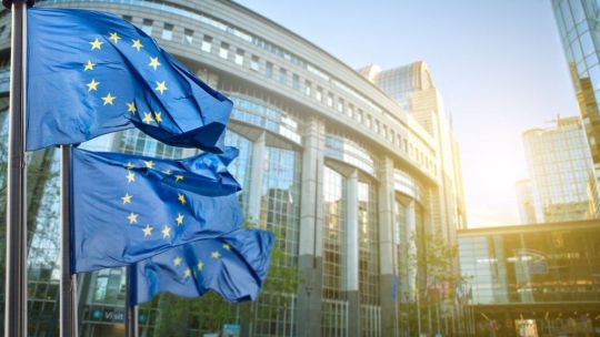 „Încrederea partenerilor se poate pierde ușor”: Analiștii bancari spun că locul României este în Uniunea Europeană