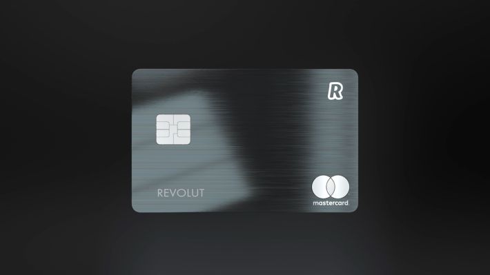 Revolut lanseaza un card din metal cu beneficii suplimentare fata de cele premium si cash-back de pana la 1%