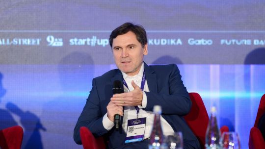 Future Banking Summit | Cum „resuscitezi” sistemele digitale vechi? Ioan Negrea, fme:  Businessul nostru ajută la migrarea datelor din sisteme vechi  în sisteme noi