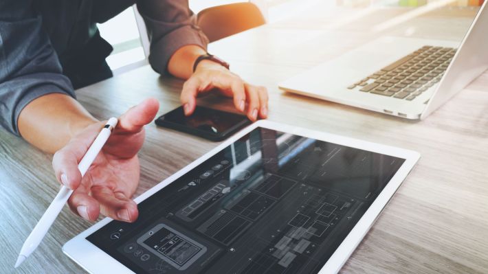 Top 5 industrii care au ales să investească în digitalizare, vara asta