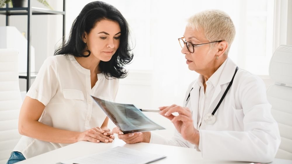 Românii pot lua credit ca să meargă la medic: BT Direct oferă până la 100.000 de lei pentru tratamente într-un spital privat