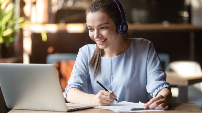 BCR Social Finance lansează StudyUP, o soluție de finanțare pentru studii