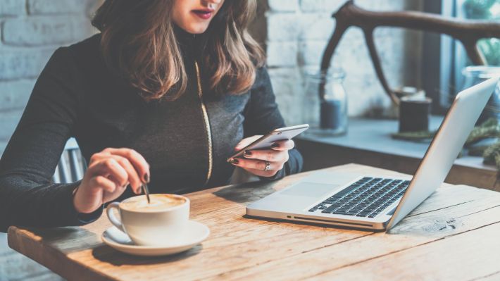 Când și de ce schimbă românii abonamentele la serviciile digitale