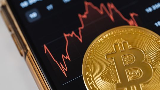 Bitcoin, scădere alarmantă: Ce poate urma pentru moneda cripto