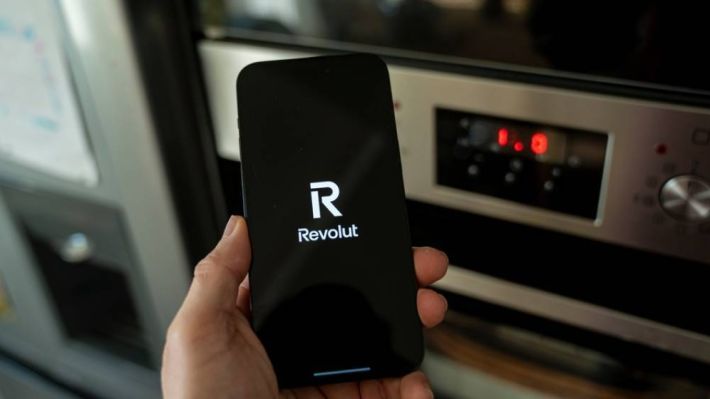 Românca de la conducerea Revolut România, promovată în topul companiei. Cine îi ia locul?