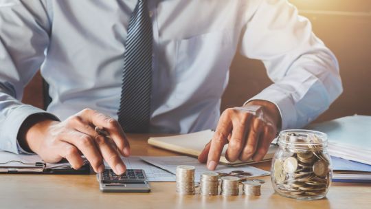Cum să investești inteligent, chiar dacă nu dispui de o sumă mare