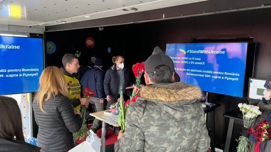 BCR, servicii de primă necesitate pentru refugiați la vama Isaccea