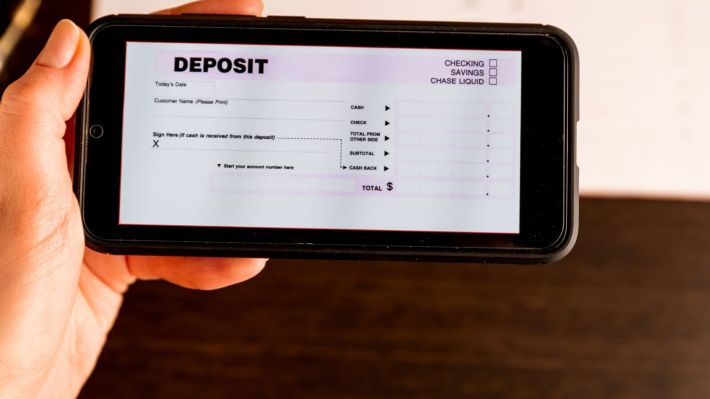 Depozitul Freedom de la First Bank vine cu bonus dacă e deschis digital