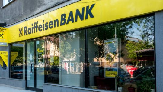 Crește profitul Raiffeisen Bank: Banca cu capital austriac încasează mai mult din România