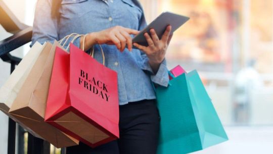 Black Friday 2025 | Românii strâng cureaua: doar 15% vor cheltui mai mult decât anul trecut