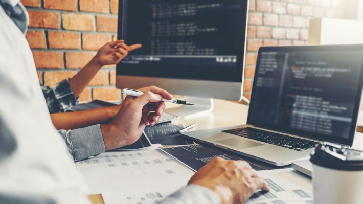 România înregistrează un deficit de programatori de aproximativ 30%