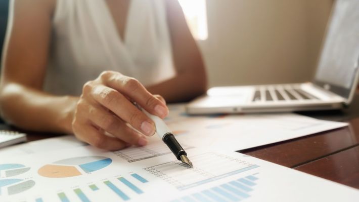 Planificare financiară pentru viitor: cum să te pregătești pentru fluctuațiile în încasări?