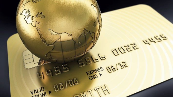 BCR lansează un nou card bancar pentru antreprenorii români: au bancher personal și pot recupera TVA-ul la plățile din străinătate