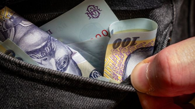 ING lansează un nou produs: Jumătate din bani merg în depozit, jumătate în investiții. Care sunt dobânzile