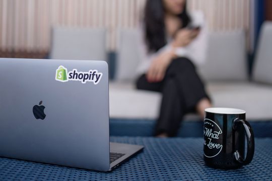 Mokka aduce „Buy Now, Pay Later" pe platforma Shopify