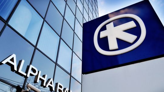 Comisia Europeană a autorizat preluarea Alpha Bank de către Unicredit. Noua fuziune va crea a treia cea mai mare bancă din România, cu o cotă de piață de peste 10%