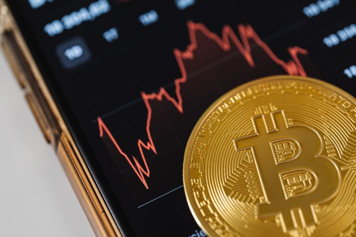 Bitcoin, scădere alarmantă: Ce poate urma pentru moneda cripto