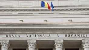 Intesa Sanpaolo discută achiziția First Bank România