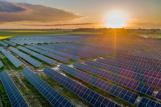 450 de milioane de euro investiți în parcuri fotovoltaice în România