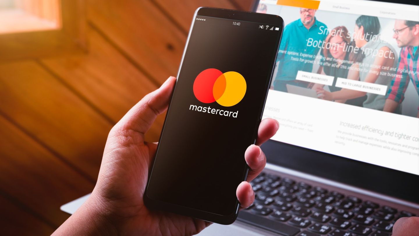 Ai card Mastercard? Marțea ai putea primi bani înapoi la anumite achiziții