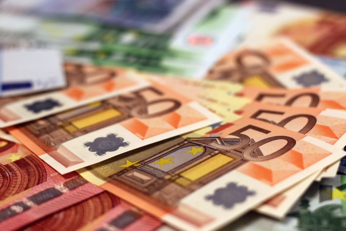20% din românii cu venituri mari generează 28,44 miliarde de euro