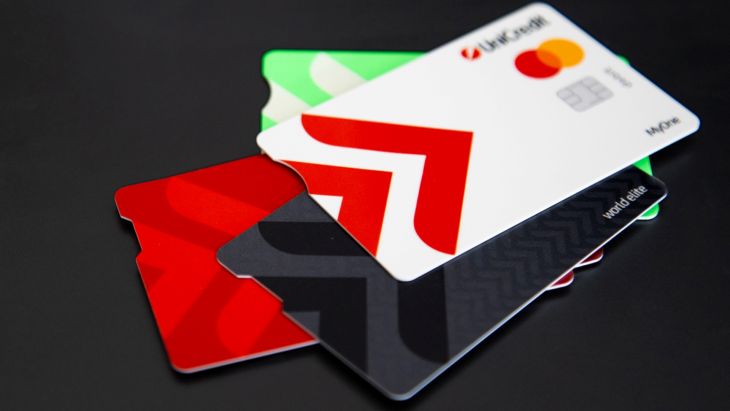 UniCredit va oferi carduri adaptate pentru nevăzători